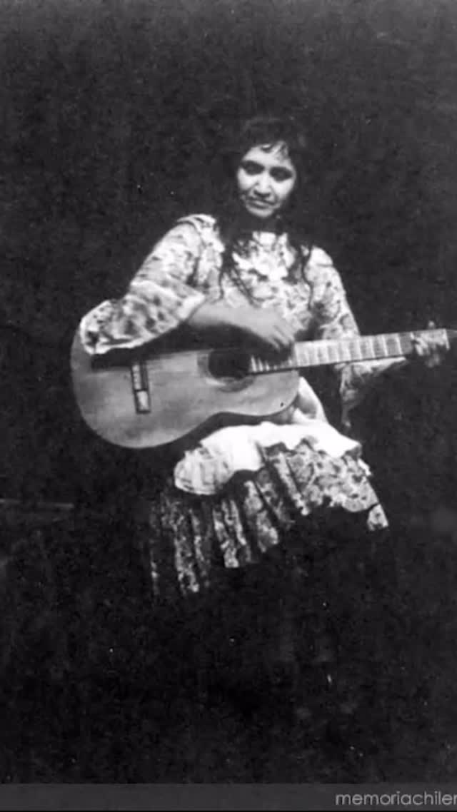 Renowned Chilean folk singer and activist Violeta Parra, singing “Cuando Canto d’Improviso (When I Suddenly Sing)”. She was recorded by Alan Lomax in London in May of 1955 for the BBC archives. Check out all of the incredible Violeta Parra recordings on the Lomax Digital Archive website.